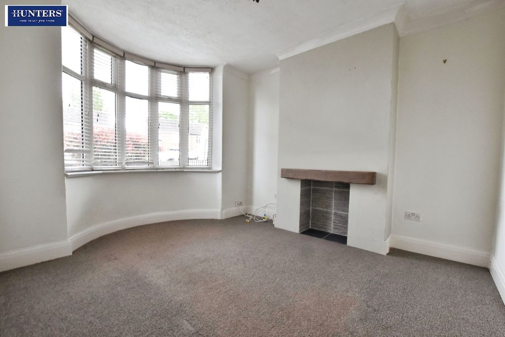 Property photo 3 of 16 Living Room