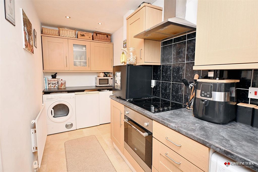 Property photo 3 of 16 Kitchen