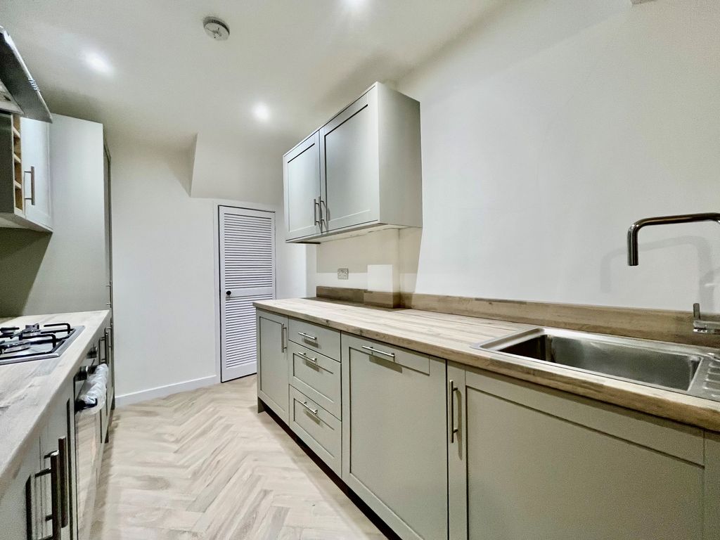 Property photo 3 of 10 Image