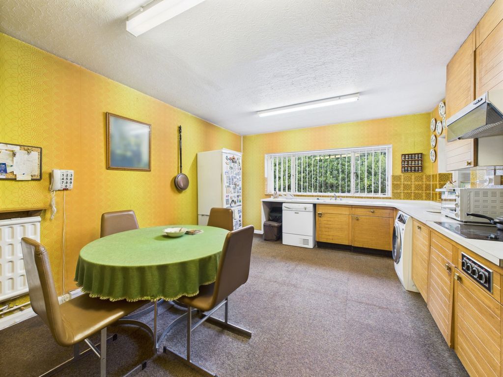 Property photo 3 of 14 Kitchen