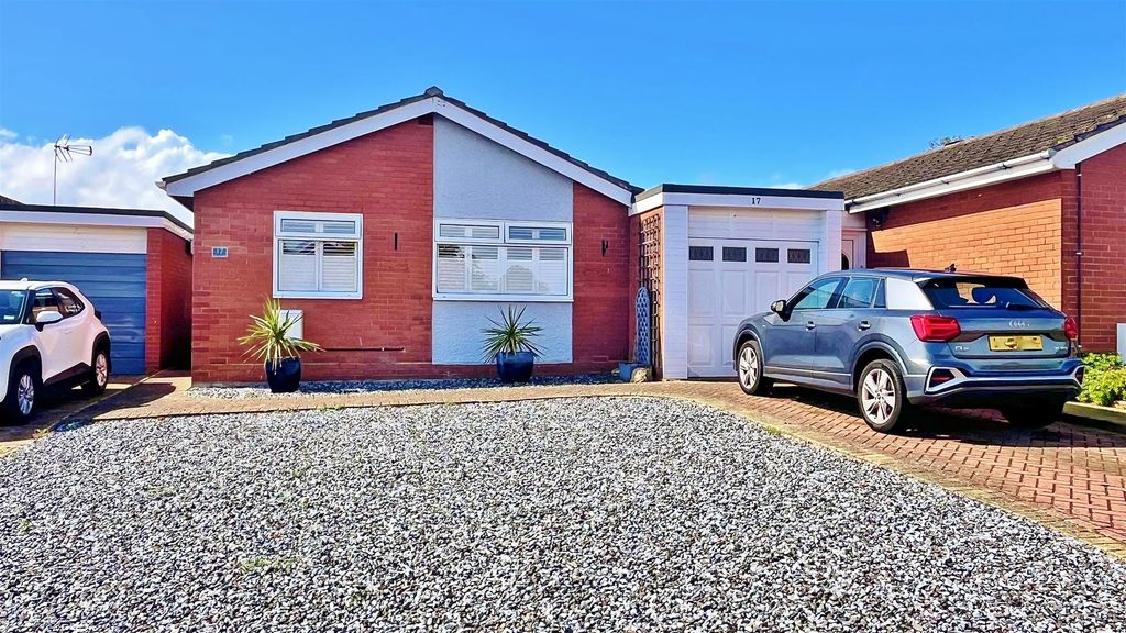 Property photo 1 of 18 Outside - Front