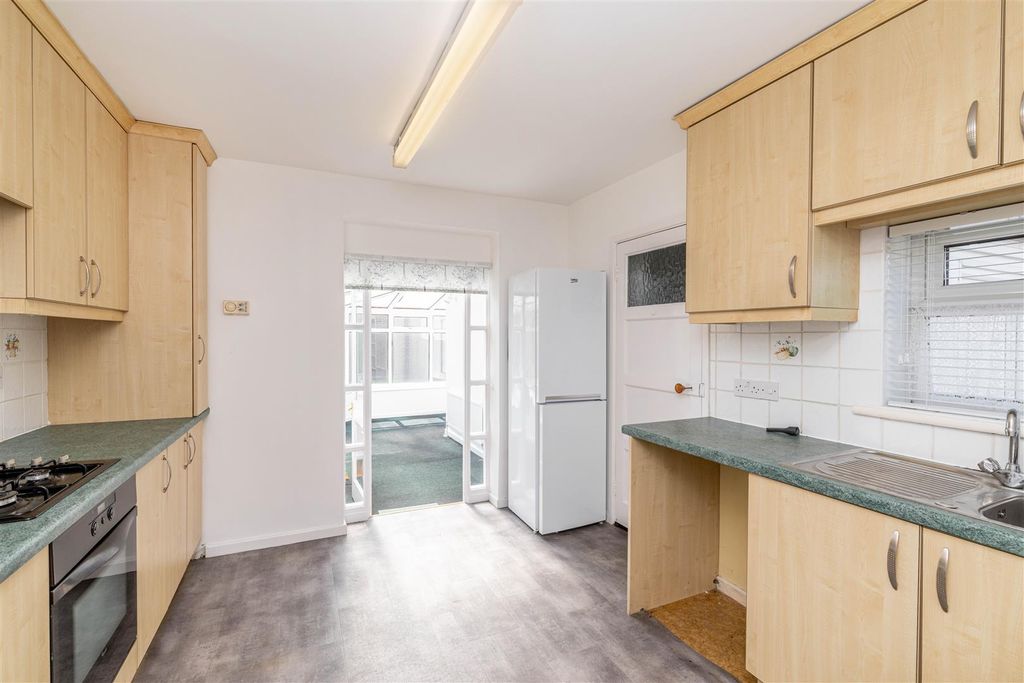 Property photo 3 of 15 Kitchen