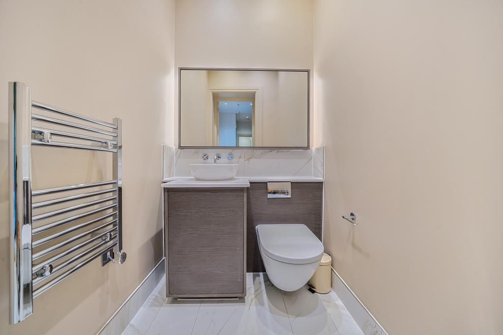 Property photo 3 of 20 Bathroom