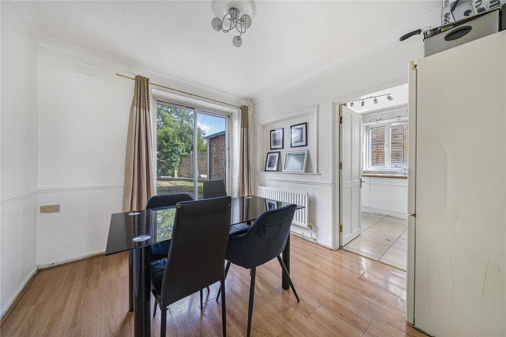 Property photo 3 of 31 Dining Area