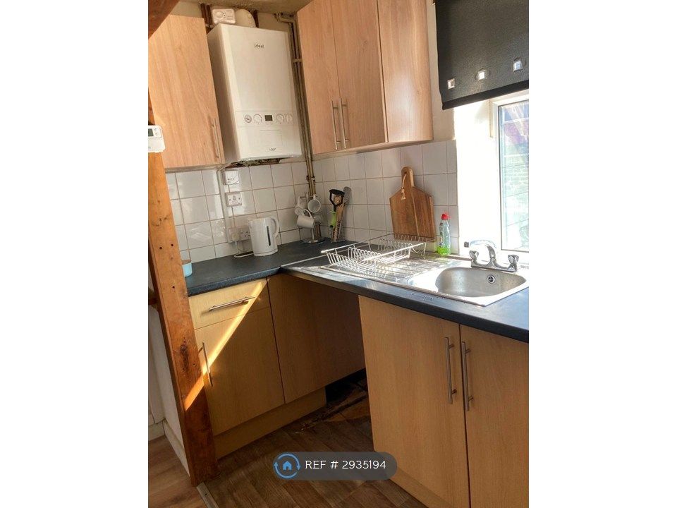 Property photo 3 of 12 Kitchen