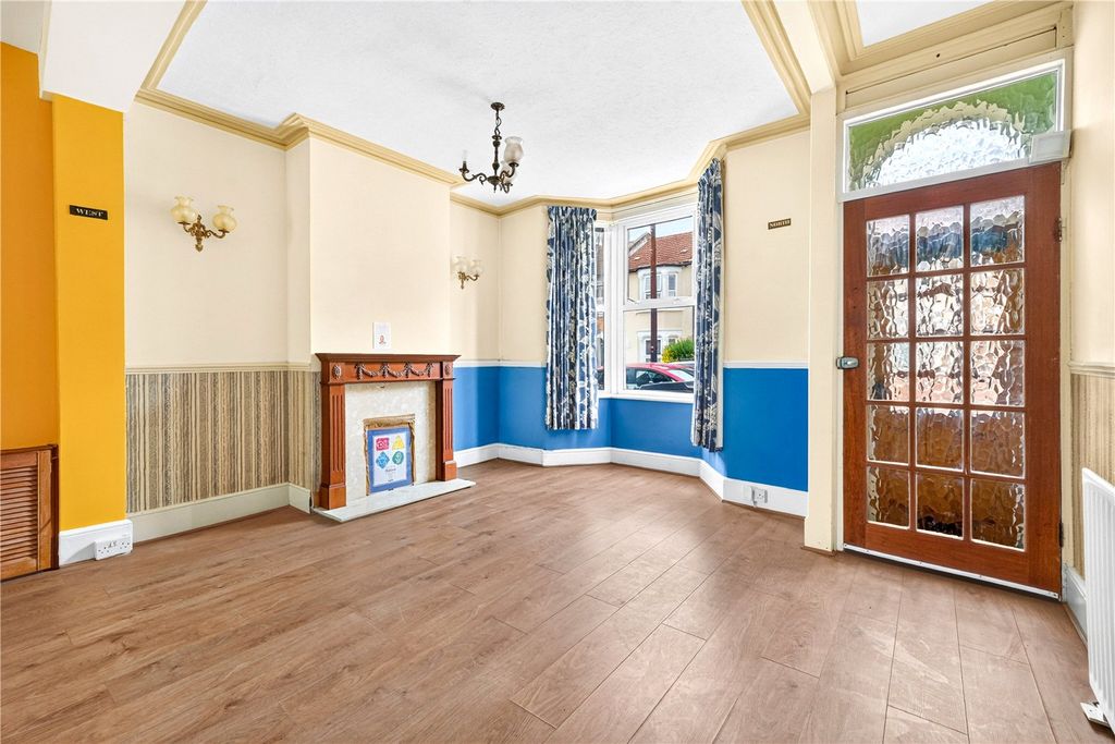 Property photo 2 of 15 Picture No. 17