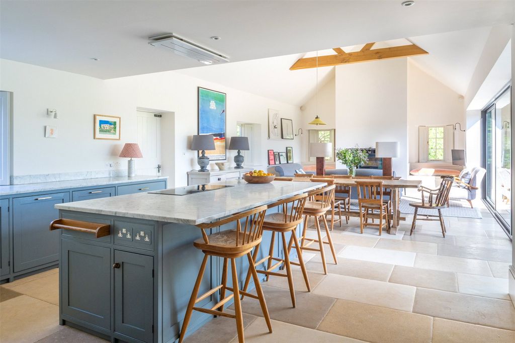 Property photo 3 of 17 Oldner Farmhouse