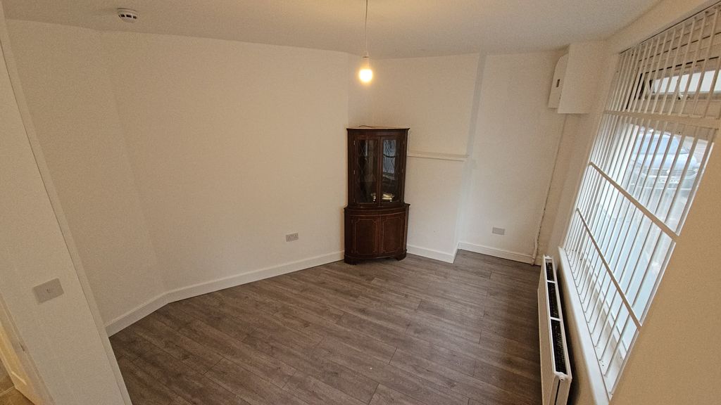 Property photo 1 of 7 Bedroom