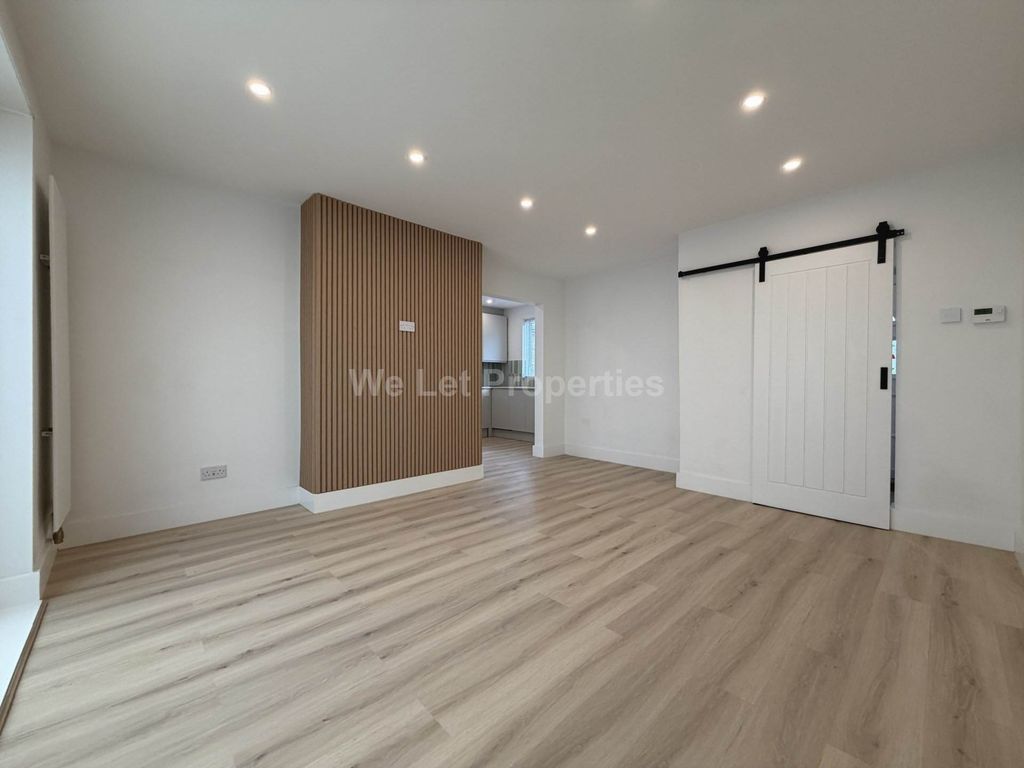 Property photo 2 of 25