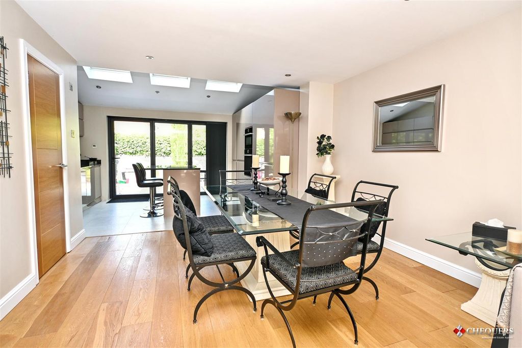 Property photo 3 of 17 Living Room/ Kitchen