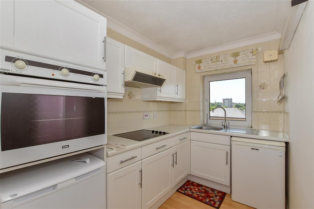 Property photo 2 of 12 Kitchen