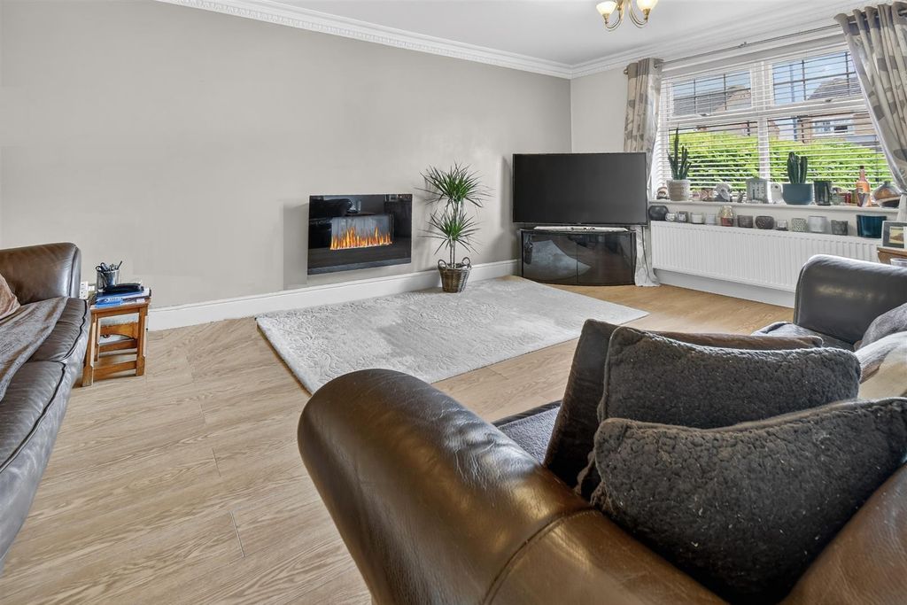 Property photo 2 of 15 9090.Jpg