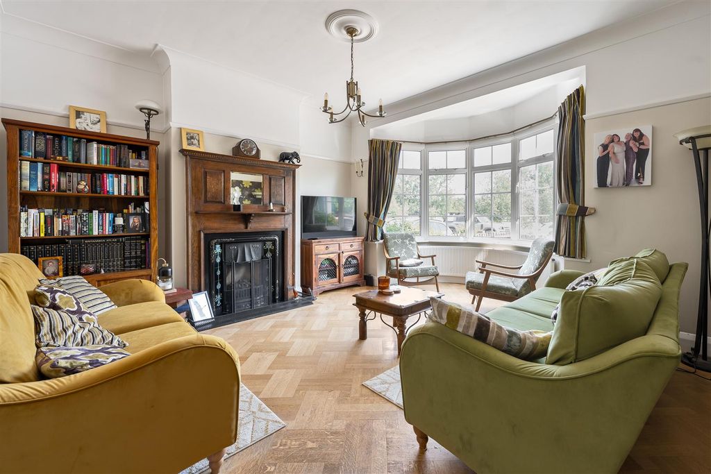 Property photo 2 of 35 Forest View E4