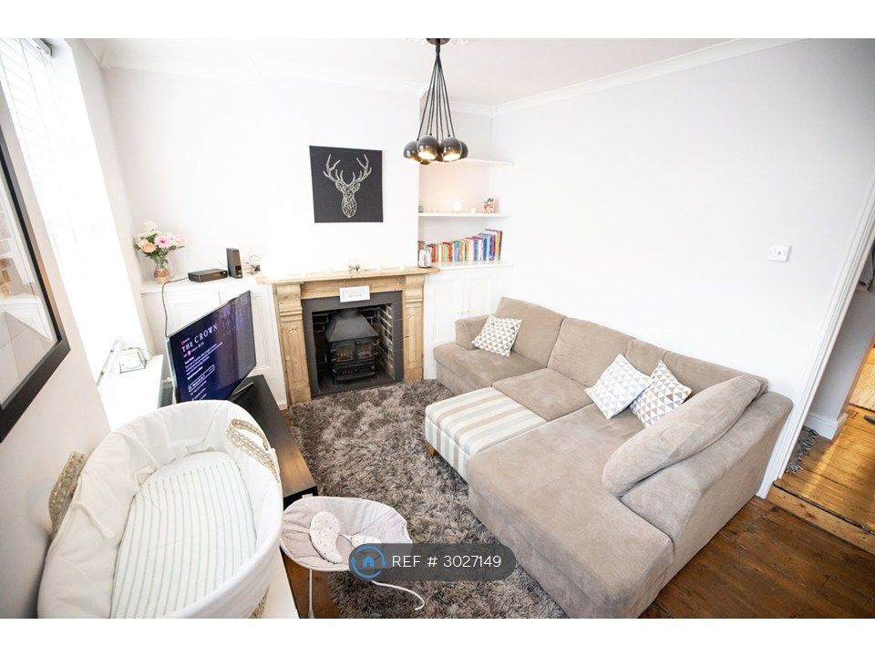 Property photo 2 of 20 Living Room