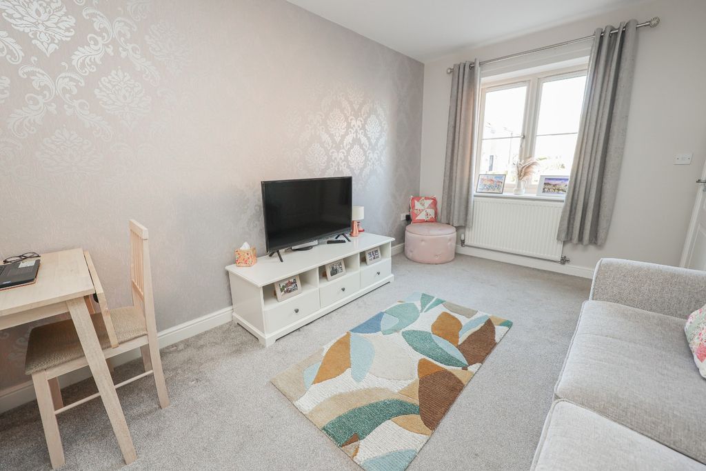 Property photo 3 of 14 4205553