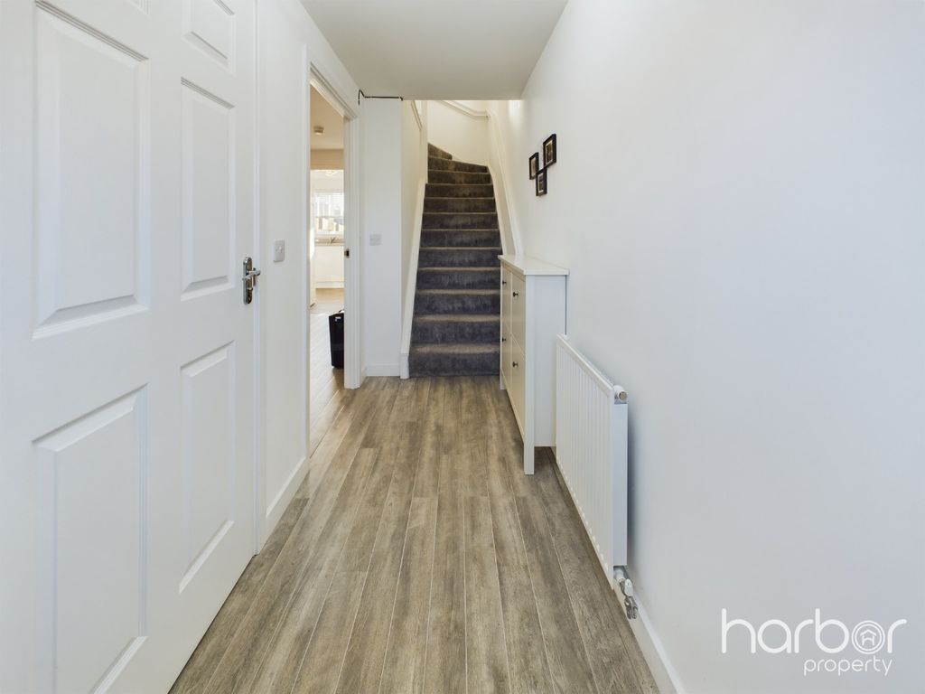 Property photo 2 of 24 3924515