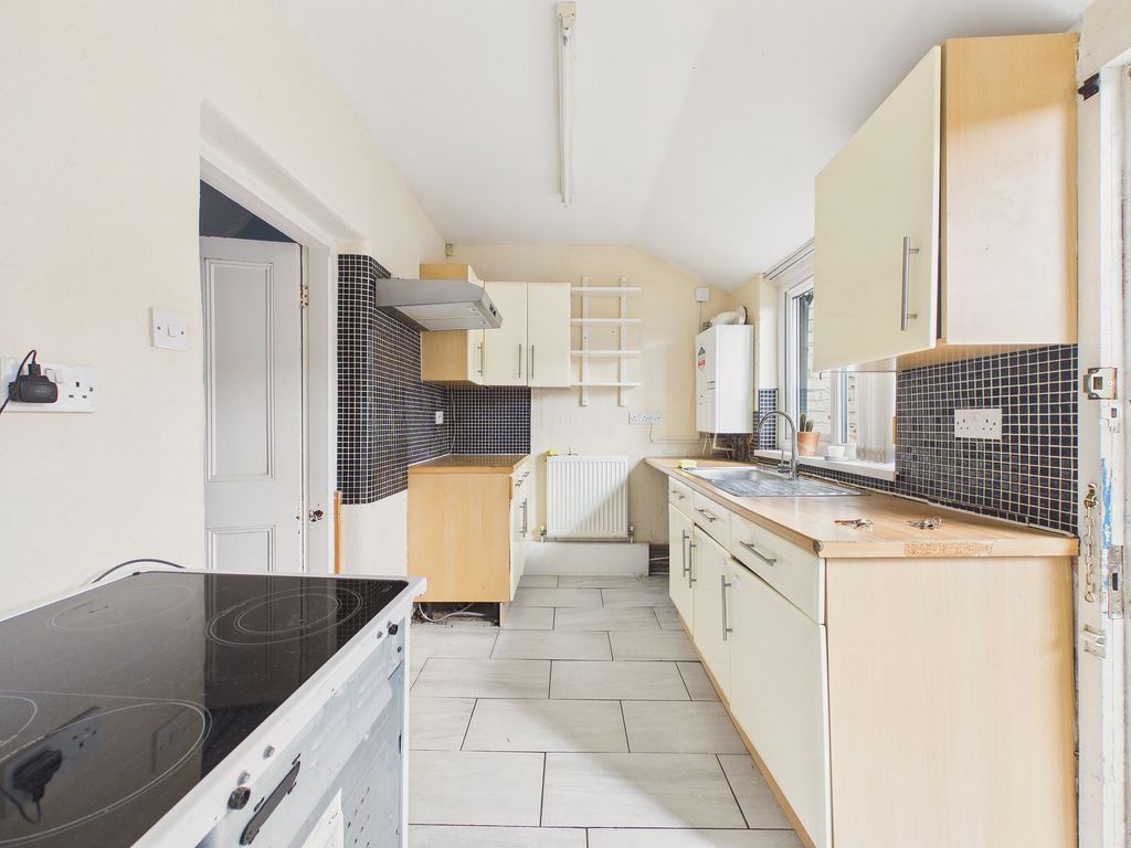 Property photo 2 of 9 Kitchen