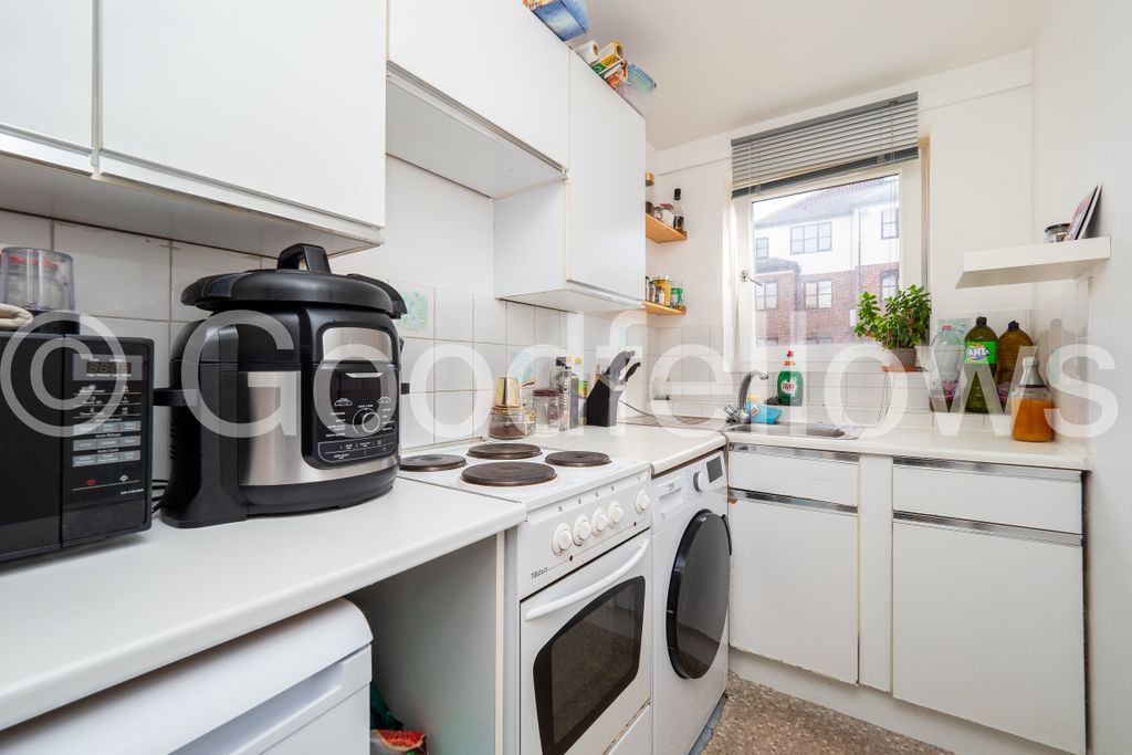 Property photo 3 of 6 Edwinac_F7-004 Wm.Jp