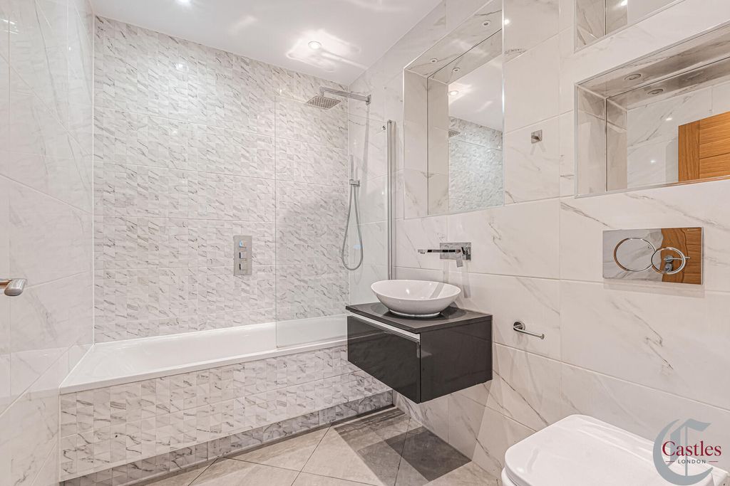 Property photo 2 of 30 Bathroom
