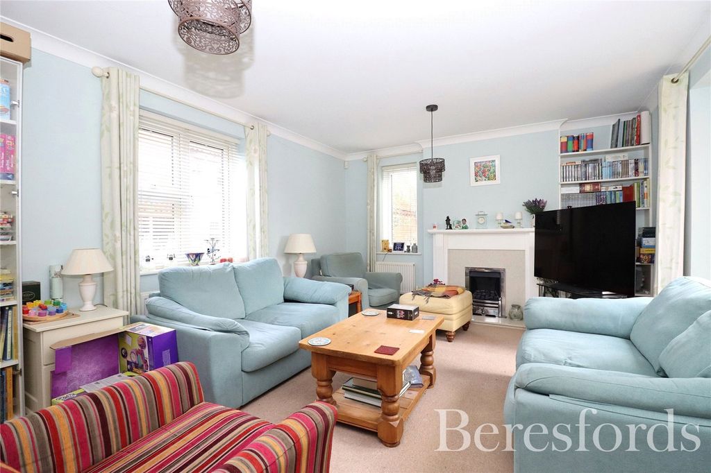 Property photo 3 of 20 Lounge