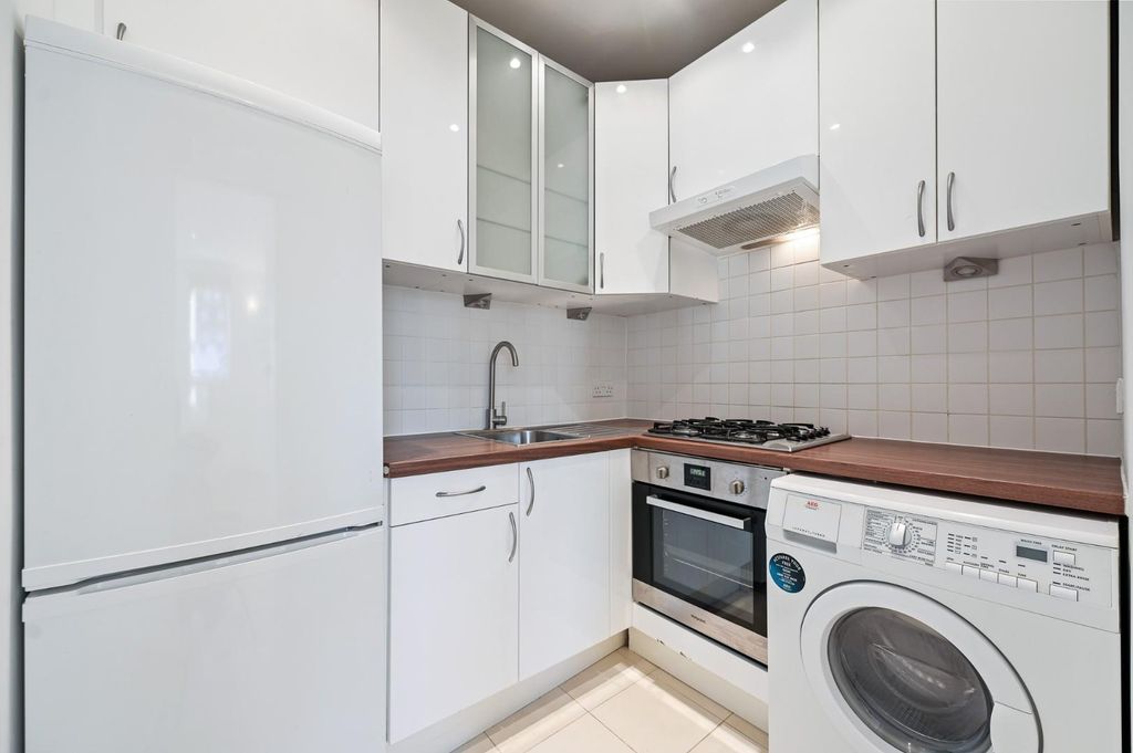 Property photo 2 of 6 Fbl - Barb Mews - Kitchen3 (1).Jpg