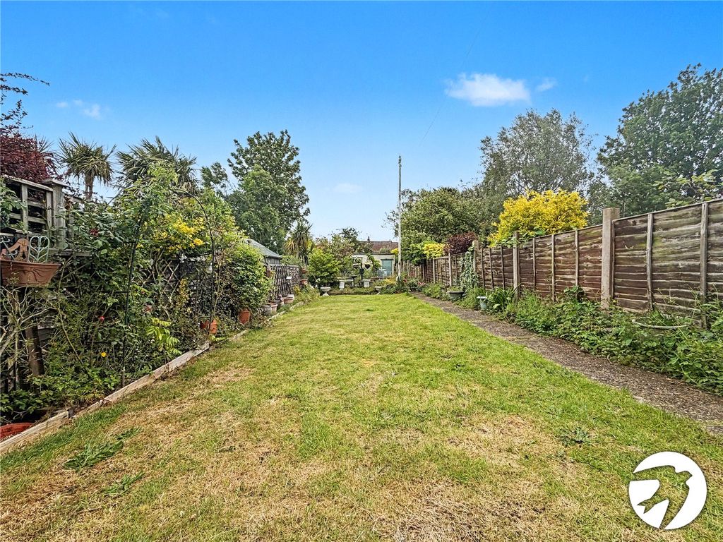 Property photo 3 of 11 Garden
