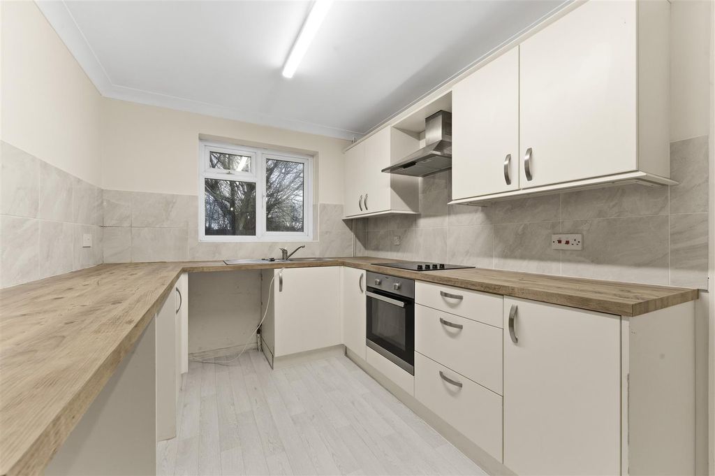 Property photo 2 of 21 04-A7408702.Jpg