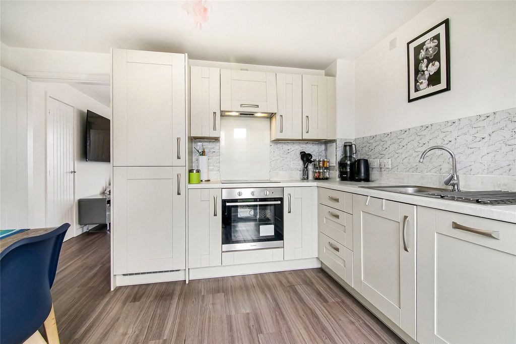 Property photo 3 of 16 7