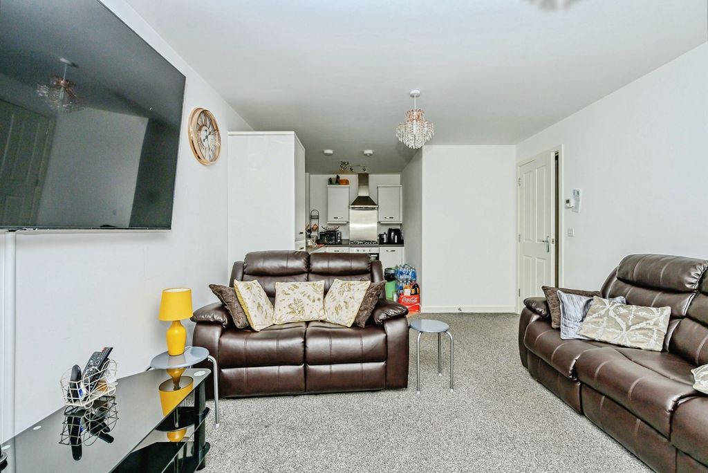 Property photo 3 of 8 Lounge