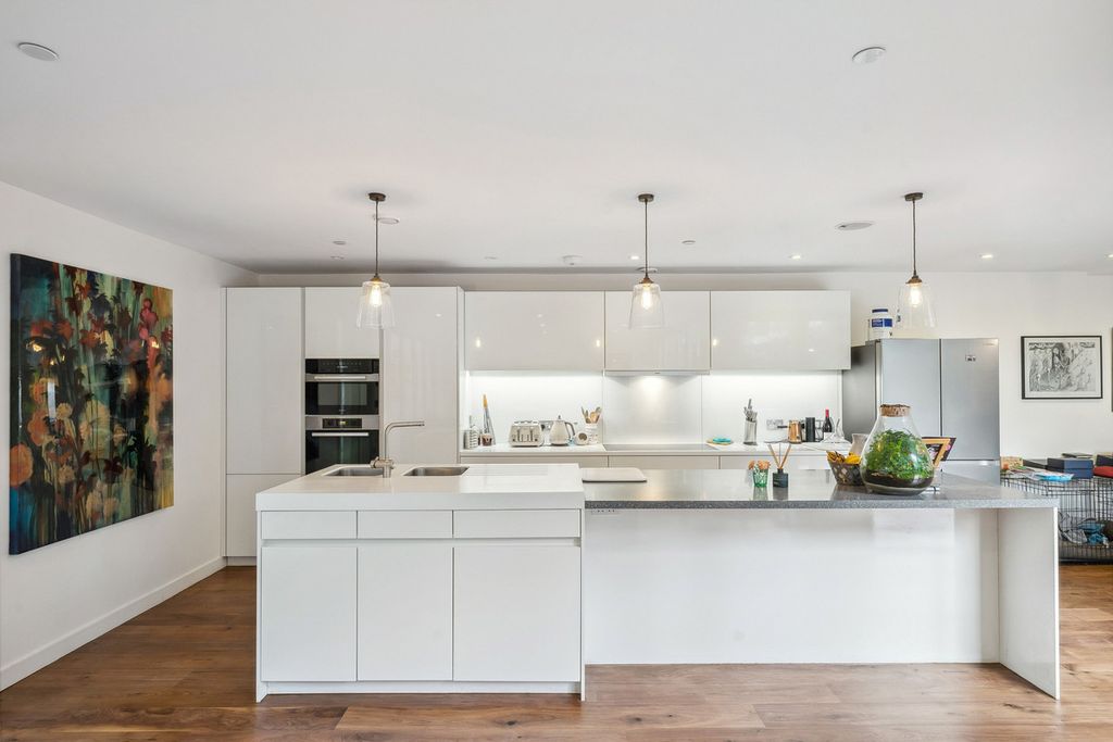 Property photo 3 of 36