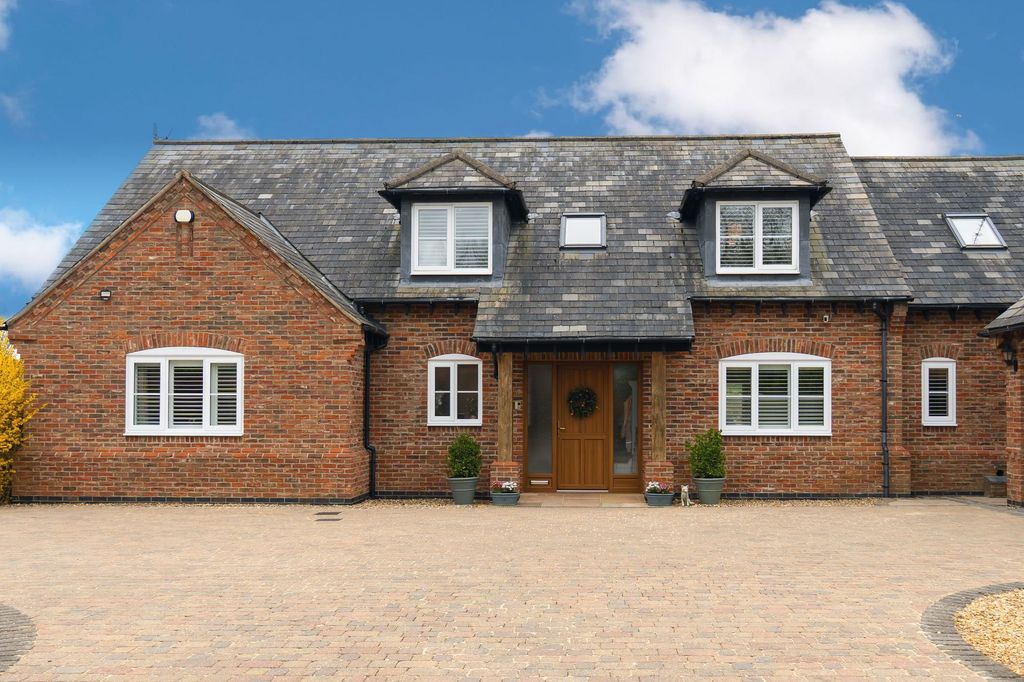 Property photo 2 of 43