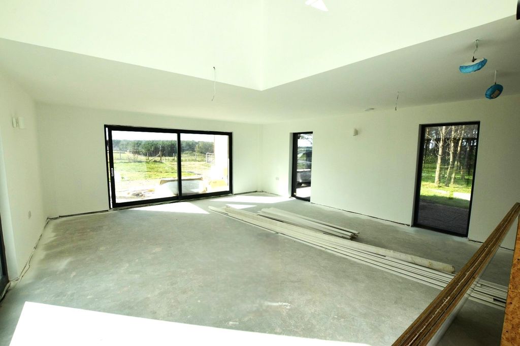 Property photo 2 of 8