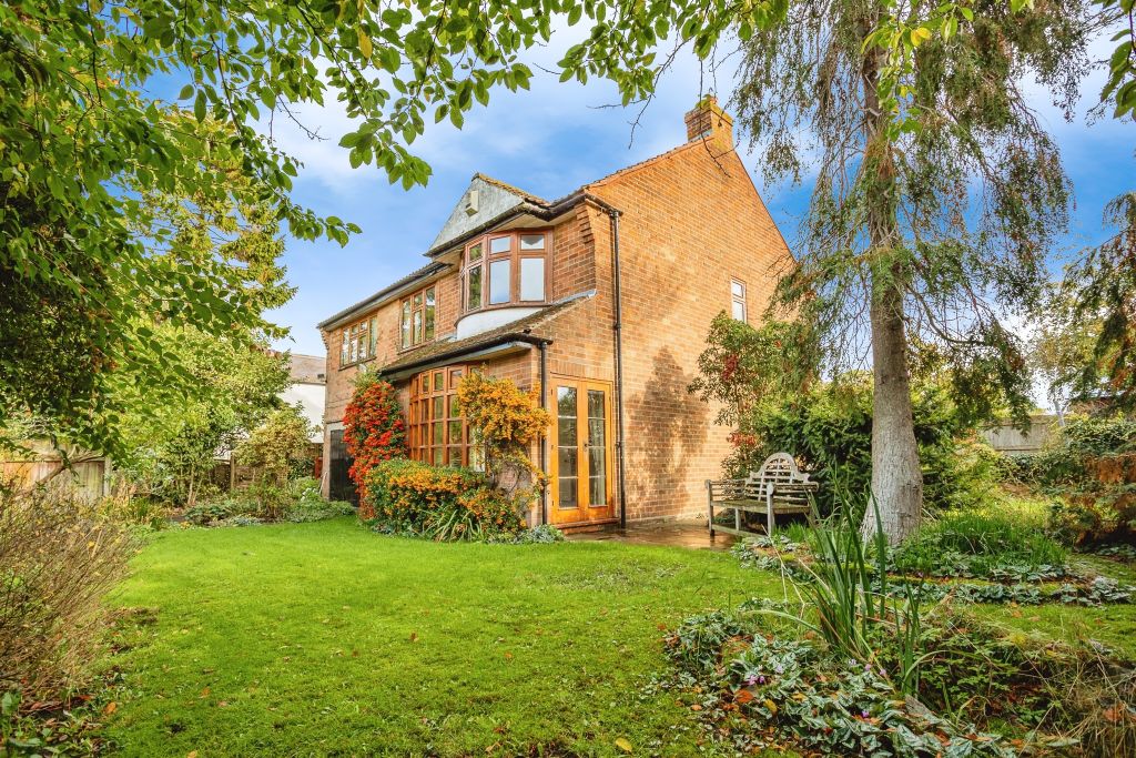 Property photo 1 of 32