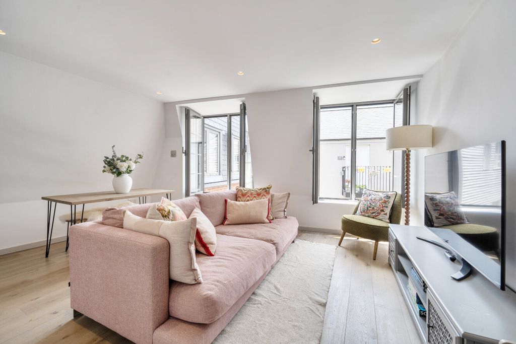 Property photo 1 of 15 1492771-12-6A580B...