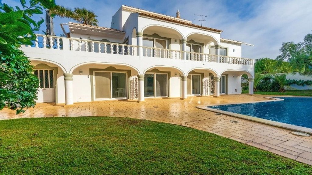 Property photo 1 of 17