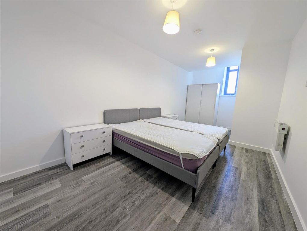 Property photo 1 of 9 Bedroom