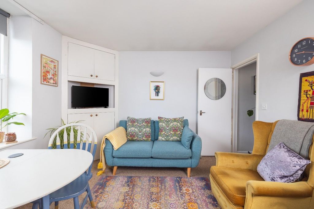 Property photo 3 of 19 Char7181.Jpg