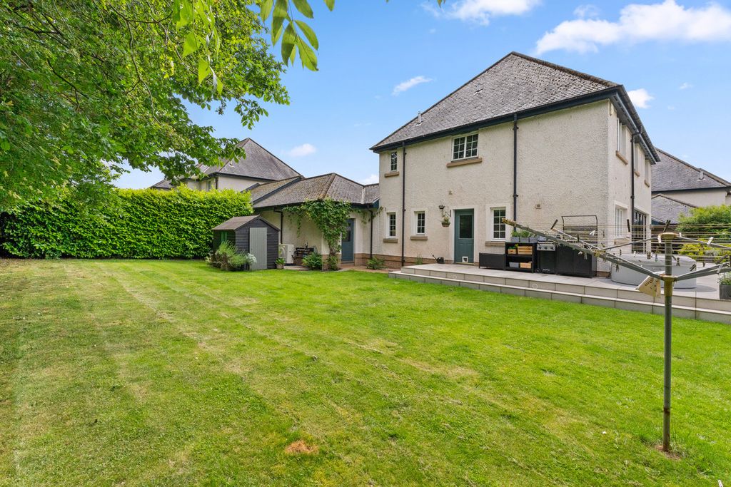 Property photo 3 of 42
