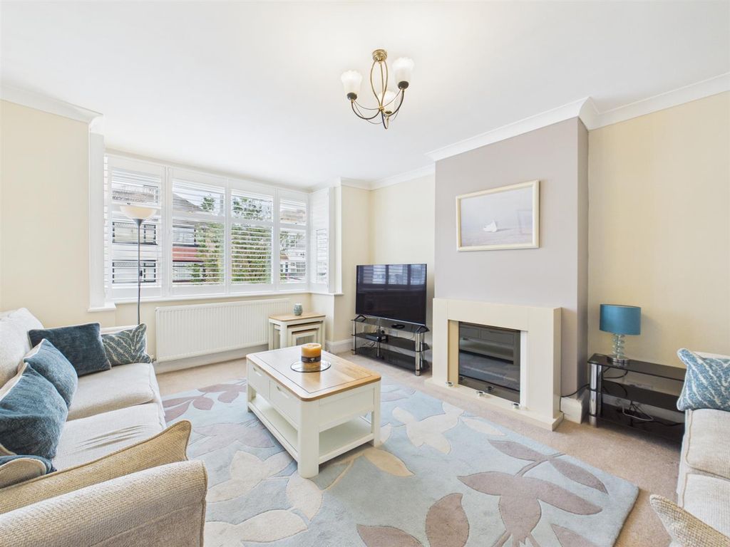 Property photo 2 of 11 Cam05080G0-Pr0338-Still005.Jpg