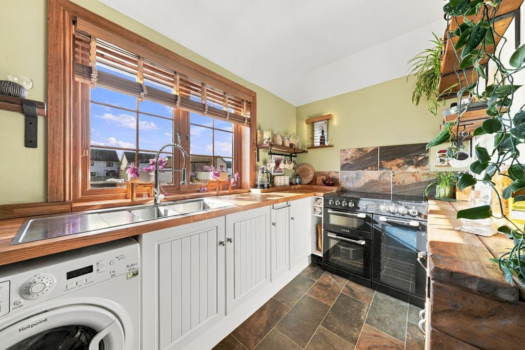 Property photo 3 of 23