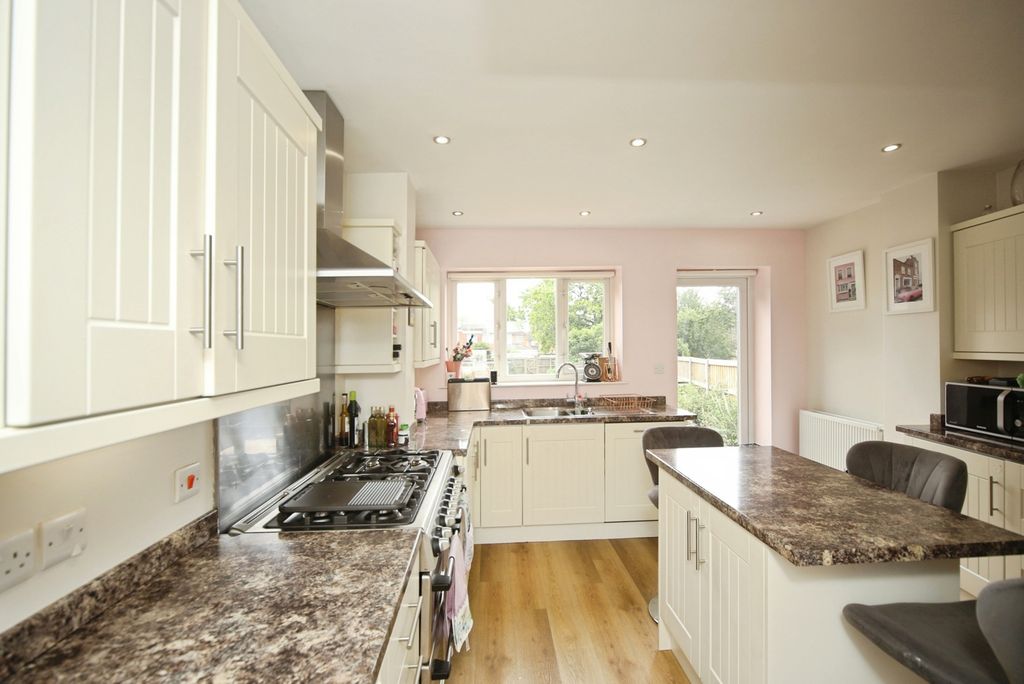 Property photo 3 of 16 Pbox-Img.Jpg