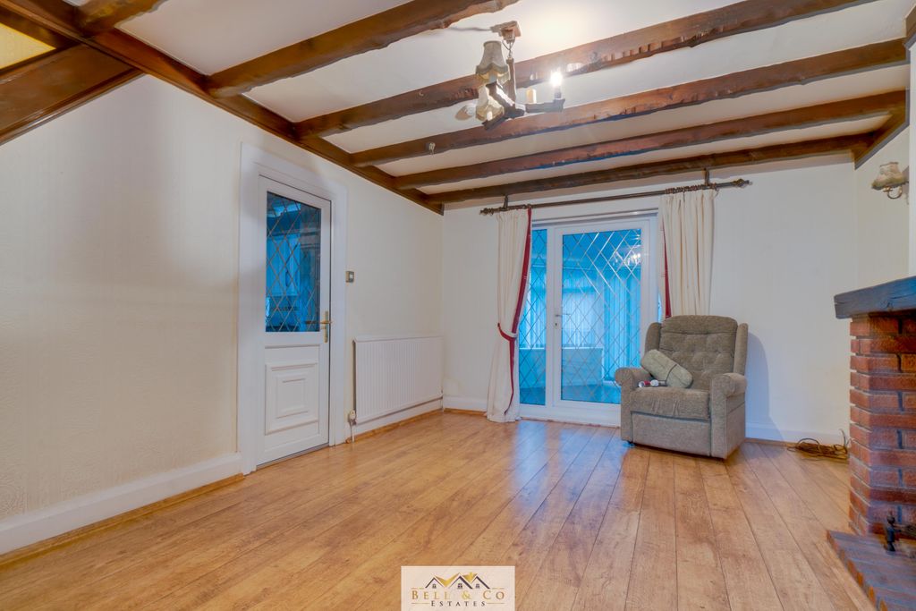 Property photo 3 of 24 Lounge 2