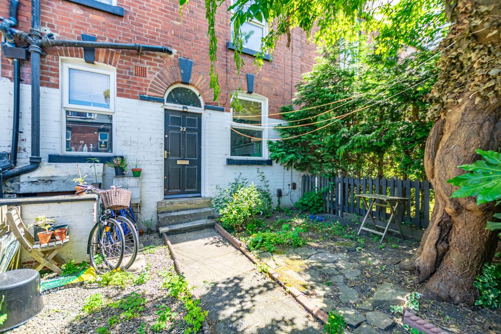 Property photo 1 of 14 Outside