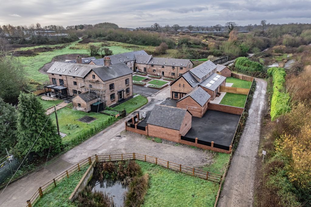 Property photo 3 of 21 Picture No. 24