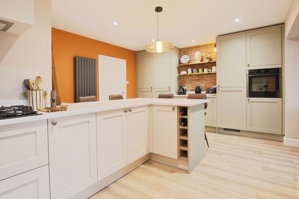 Property photo 3 of 23 4610086