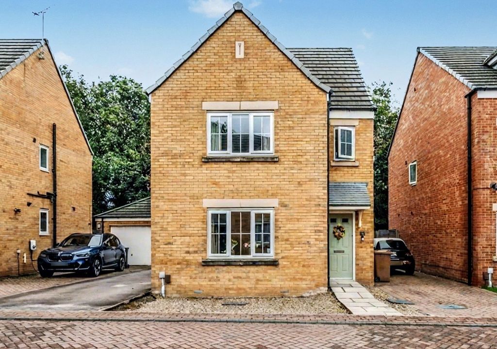 Property photo 1 of 18 Front