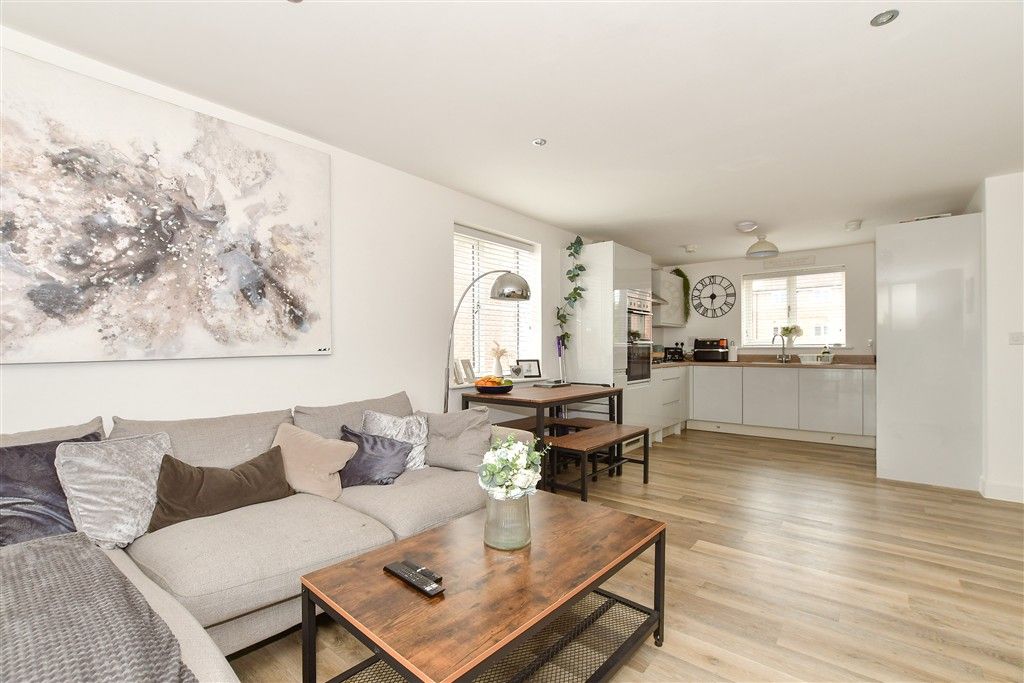 Property photo 2 of 9 Lounge/Kitchen