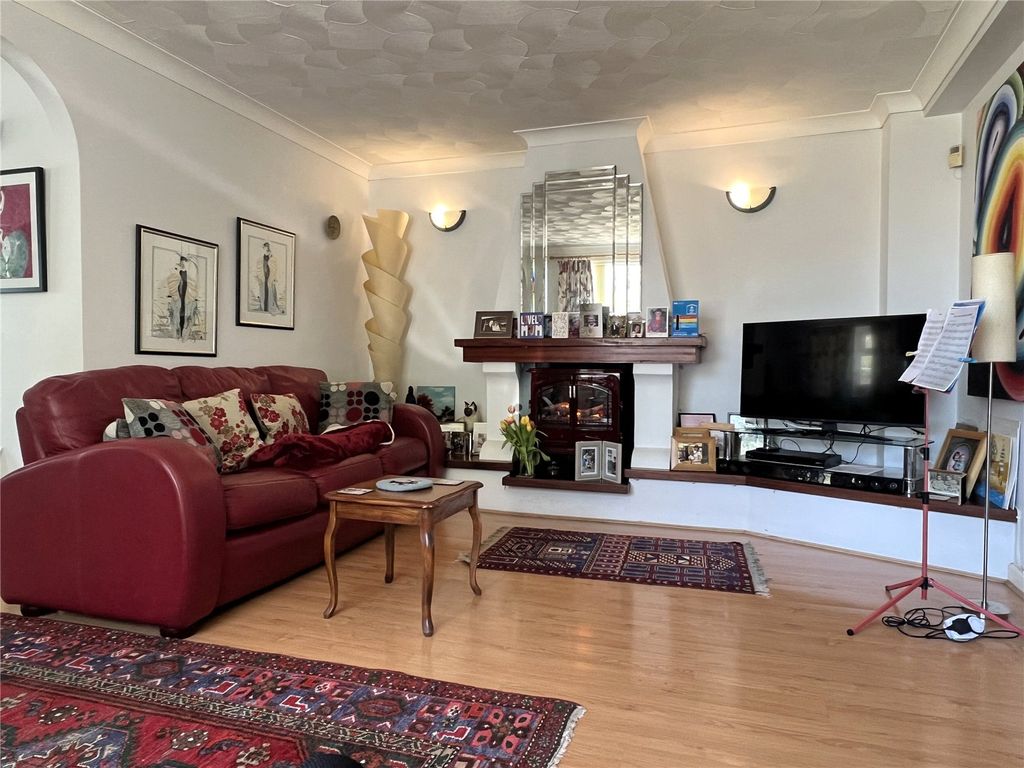 Property photo 3 of 15 Sitting Room