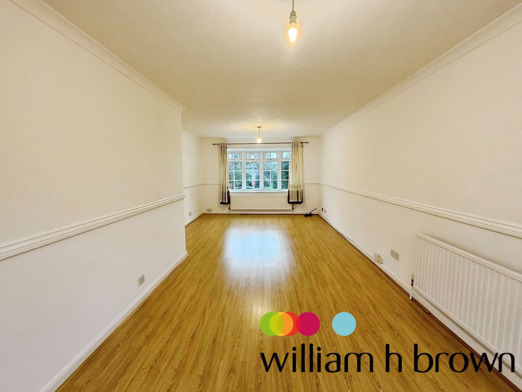 Property photo 3 of 11 Living Room