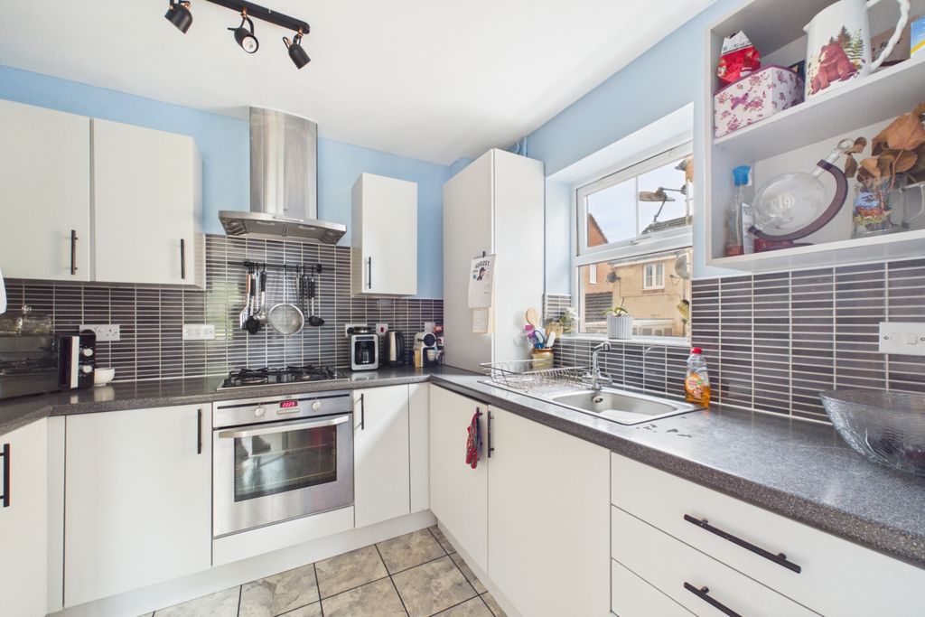 Property photo 3 of 7 Kitchen